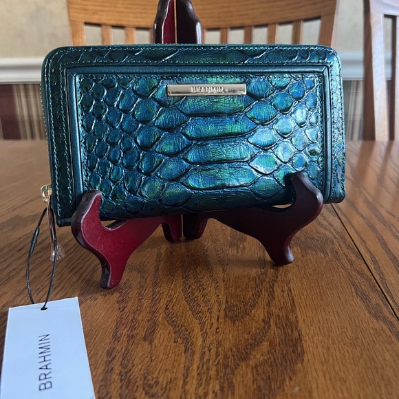 Brahmin leather Suri wallet in Evergreen Kalosia. NWT. Plastic on hardware. - Picture 1 of 7
